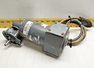 MOTOR DE CC CON ENGRANAJE DE IMÁN PERMANENTE LENZE .11 KW 180 V 150 RPM SSN23-1PVCL-045C21 Foto 1 de 4