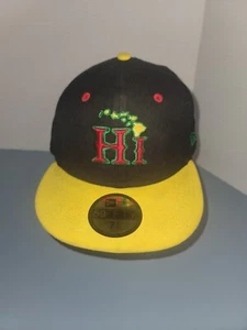 New Era 59Fifty Ajustado Hawaii Talla 7 1/8 Negro Amarillo Verde Rojo Raro HI - Imagen 1 de 7