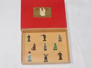 HO ZUGBESATZUNG SET METALL PERSONEN SET 9 NEU NOS POLIZEIBAU - Bild 1 von 3