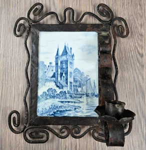 Antiguo azulejo de porcelana Delft con marco de acero forjado de castillo con candelabro - Imagen 1 de 11