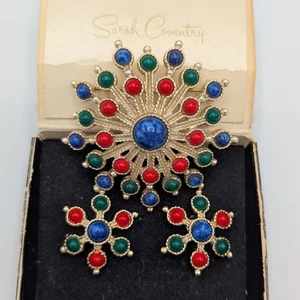 Juego de pendientes broche clip Sarah Coventry "Carnaval" 1970 rojo verde azul tono dorado - Imagen 1 de 24