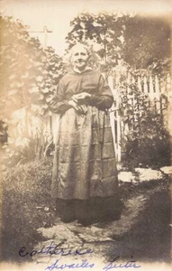 Vintage Foto schöne ältere Frau Oma Rock Schürze Matriarchin - Bild 1 von 1