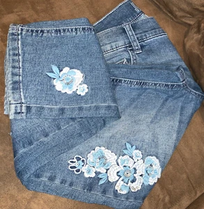 JUSTICE JEANS PEDAL SIZE 16 EMBROIDERED FLOWER ACCENTS STRETCH SUPER CUTE!! - Picture 1 of 3