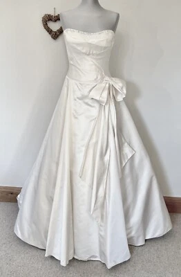 18 ⚪️ Lucia by Alan Hannah  |  Size 8/10  |  Off-White Silk Wedding Dress - Image 1 of 4