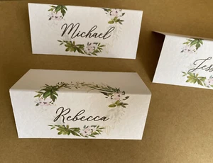 6x Nombre TARJETAS DE LUGAR Hojas de laurel Corona Rosa Flor Mesa Set Boda Decoración - Imagen 1 de 9