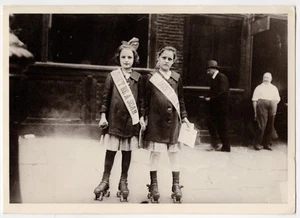 DON'T BE A SCAB : ROLLER SKATES : VERY FUNNY ORIG MESSAGE ON REVERSE :  REPRINT - Picture 1 of 3