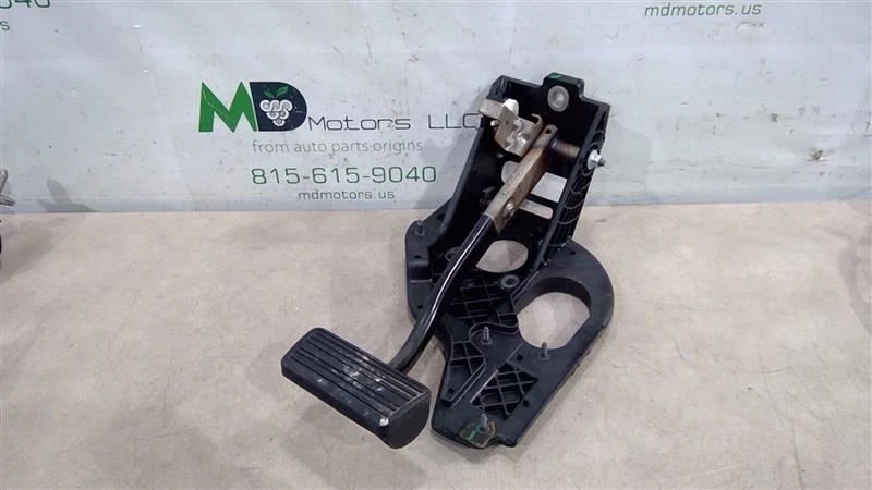 Chevrolet Tahoe 2015-2020 pedal de freno OEM 84378256 Foto 1 de 4