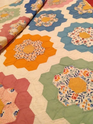 Vtg 1930s-1940s Grandmother's Flower Garden Quilt Hand Quilted Feed Sack 76"X88" - Image 1 of 4