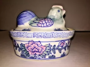 Portagioie in ceramica per nidificazione gallina multicolore 3,75" H x 4,5" W - Foto 1 di 6