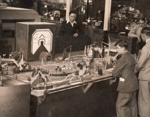 London Olympia British Radio Show Philips Display Model Stations old Photo 1934 - Imagen 1 de 4