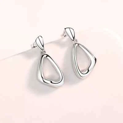 Pendientes triangulares de geometría de la suerte de platino real 950 Pt950 para mujer 3 g Foto 1 de 4
