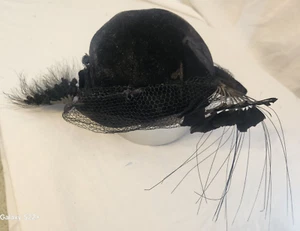 Vintage Fascinator Hat With Birdcage Net And Black Bird Feathers - Picture 1 of 4