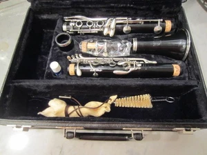 Clarinete Vito Leblanc Bb recién reparado y listo para la banda con estuche y más - Imagen 1 de 7