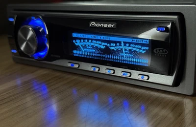 PIONEER BLUETOOTH CAR AUDIO STEREO CD AUX OLD SCHOOL DEH-P5900lB EQ OEL GRAPHICS - Image 1 of 4