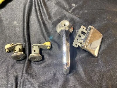 Manijas y cerraduras de puertas para Ford Mustang años 70 sin llaves Foto 1 de 4