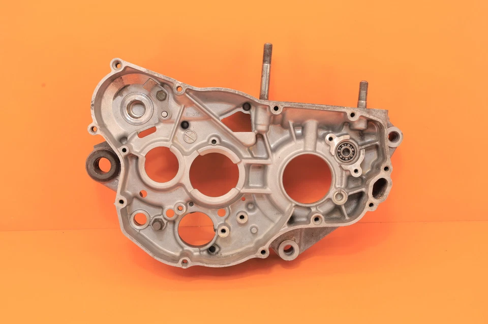 2001 01-02 RM250 RM 250 原始设备制造商右曲轴箱发动机底端卡特块半 — 第 1/4 张图片