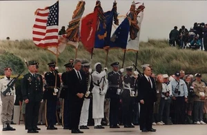 BILL CLINTON & FRANCOIS MITTERRAND in "The 50th Anniversary of D-Day" - Photo - Picture 1 of 2