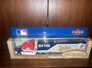 2002 NEW YORK YANKEES PETERBILT TRAILER/SERIALLY NUMBERED/FLEER COLLECTIBLES - Picture 1 of 5