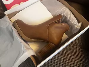 American Eagle Damenstiefel mit Absatz Größe 8 neu im Karton 3,25 "GoGo Chelsea-Stil Spaß - Bild 1 von 4