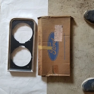 Mercury Meteor Monterey 1970 70 bisel de luz de cabeza parrilla derecha OEM NOS Foto 1 de 4