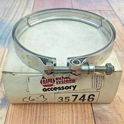 Napa 35746 для переднего выхлопного комбайна из нержавеющей стали 4 дюйма V-образный ленточный зажим - Изображение 1 из 4