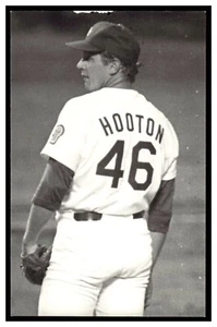 Burt Hooton (1981) Los Angeles Dodgers Vintage Baseball Postcard Rd5 - Picture 1 of 2