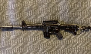 AR-15 con silenciador lámpara de metal tirón de cadena - Imagen 1 de 4