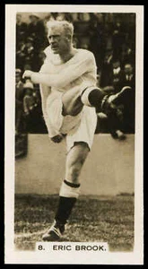 Pattreiouex - 'Footballers in Action' (1934) - Eric Brook (Manchester City) - Picture 1 of 2