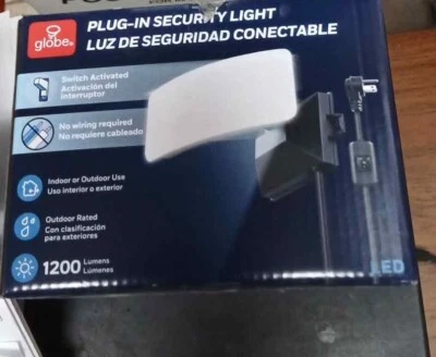 GLOBE PLUG-IN SECURITY LIGHT 10' CORD ON-OFF SWITCH NIB - Image 1 of 4