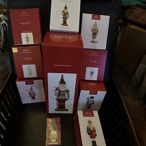 Set completo 10 schiaccianoci Hallmark Noble 2019-2023 ornamenti da tavolo edizione limitata - Foto 1 di 18