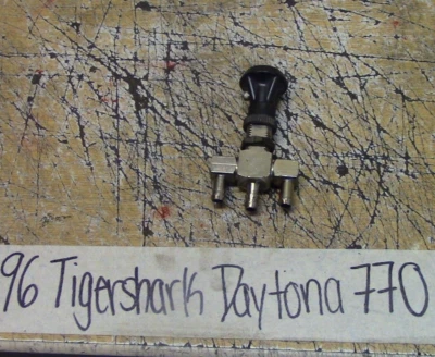 96 TIGERSHARK DAYTONA 770 FUEL RESERVE VALVE 0673-854 - Image 1 of 3