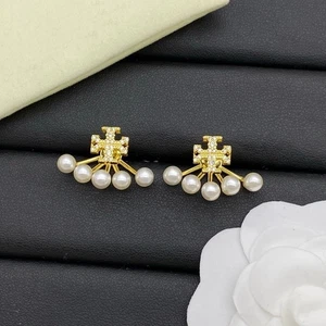 New! Tory Pearl stud Gold earrings with Jewelry Pouch - Picture 1 of 1