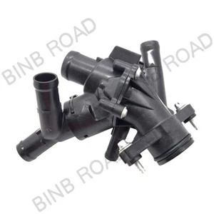 Alloggiamento termostato refrigerante motore adatto per Mercedes GLA250 GLA45 AMG Base 2.0L - Foto 1 di 6