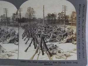 WK1 DIE JUNGEN SCHÄTZEN RUHE WÄHREND IHRER LANGEN MÄRSCHE! KEYSTONE STEREOVIEW 73 - Bild 1 von 4