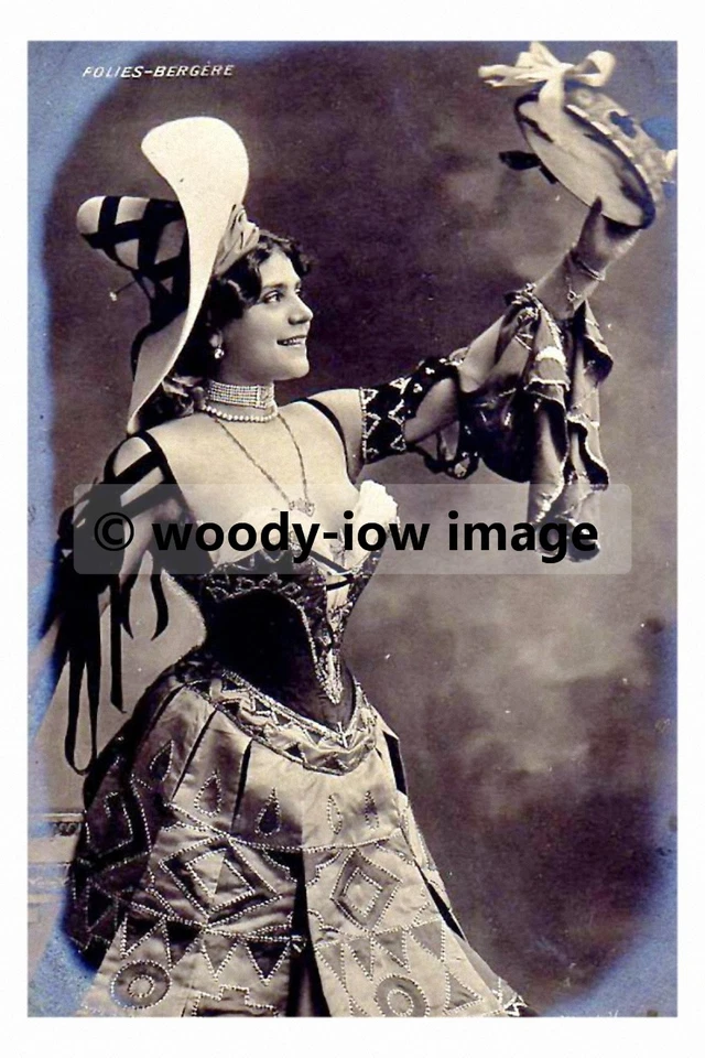 rp17539 - Folies Bergere Showgirl - print 6x4 - Image 1 of 1