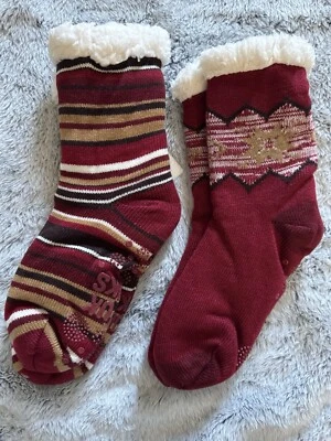 Muk Luks Women's Mid Length Cabin Socks 2-Pack - Red Print - Size S/M NEW! - Image 1 of 2