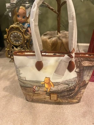Bolso de Mano 2020 Disney Parks Dooney & Bourke Winnie The Pooh Nuevo Foto 1 de 4