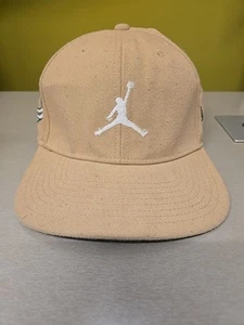 Jordan Nike Herren Pro Evolution Jumpman Snapback Mütze Kappe Small Medium/Large hellbraun - Bild 1 von 8