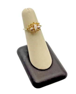 Ópalo sintético chapado en oro con montura marquesa/halo talla 6 Foto 1 de 3