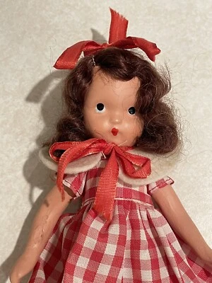 Preciosa Muñeca Storyboard Composición Nancy Ann De Colección en Su Vestido Rojo Original Foto 1 de 4