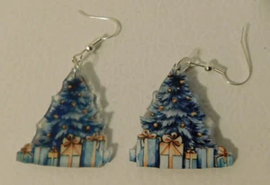 NEW Pair of Cute Pierced CHRISTMAS TREE Earrings* - Picture 1 of 2