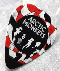 Arctic Monkeys Gitarren-Plektrum Anstecknadel oder Krawattennadel - Bild 1 von 2