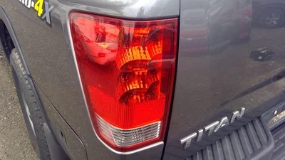 Used Left Tail Light Assembly fits: 2014 Nissan Titan quarter panel mounted w/ut Foto 1 de 4