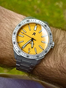 RZE ENDEAVOUR - Medallion Yellow Automatic Dive Watch - Picture 1 of 12