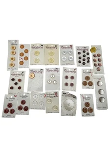Vintage Sewing Buttons Lot on Cards Lansing la-petite Mixed Colors Japan Craft - Picture 1 of 7