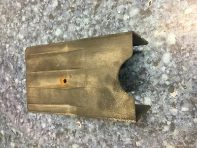 Capa plástica superior bomba ABS Porsche 944 (1985-1991) - Imagem 1 de 4