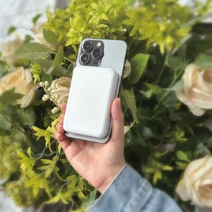 Laser 5000mAh White Magnetic Wireless Power Bank, Quick Charging - Foto 1 di 6