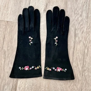 VINTAGE 1950s Au Printemps Paris Pink Floral Embroidered Black Suede Gloves Mint - Picture 1 of 7