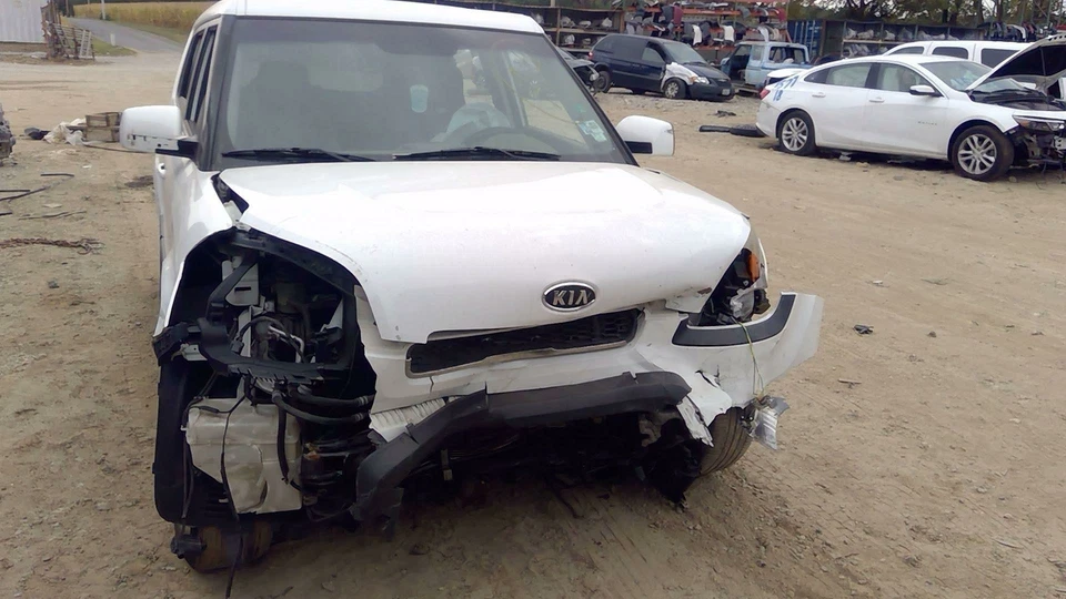 Lug Nuts KIA SOUL 10 11 - Image 1 of 4