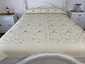 Cream / Brown Floral Cotton Quilt /Coverlet Comforter Bedspread 262 cm x 218 cm - Picture 1 of 16